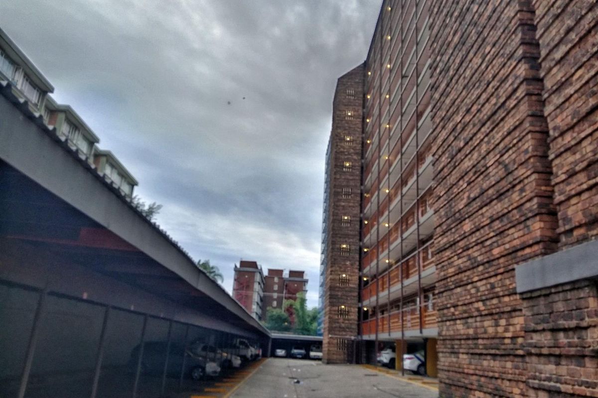 Modern and Secured Apartment For Sale in Sunnyside Ideal for First Time Buyers and Investors - Photo 3