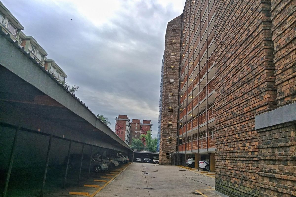 Modern and Secured Apartment For Sale in Sunnyside Ideal for First Time Buyers and Investors - Photo 2