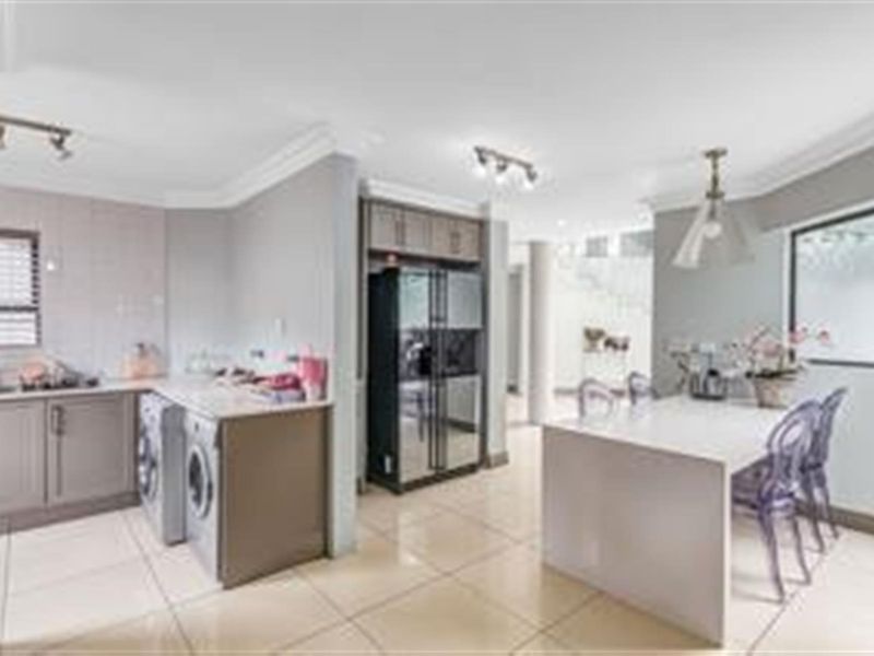 Refined Modern Living with Elegant Entertaining Spaces - Photo 10