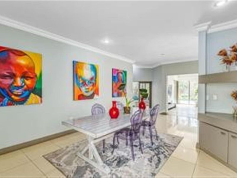 Refined Modern Living with Elegant Entertaining Spaces - Photo 9