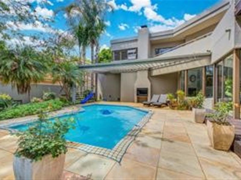 Refined Modern Living with Elegant Entertaining Spaces - Photo 2