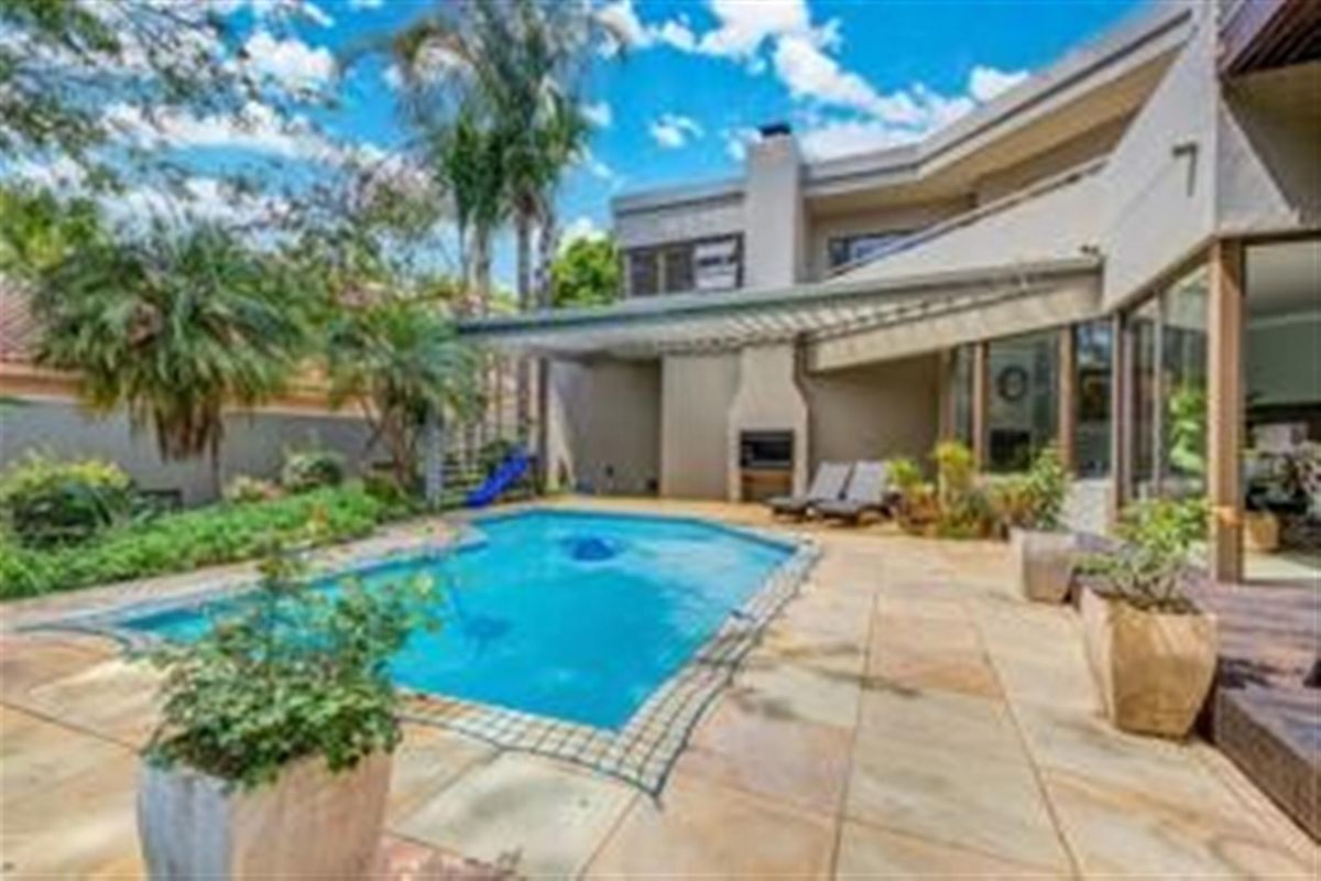 Refined Modern Living with Elegant Entertaining Spaces - Photo 2