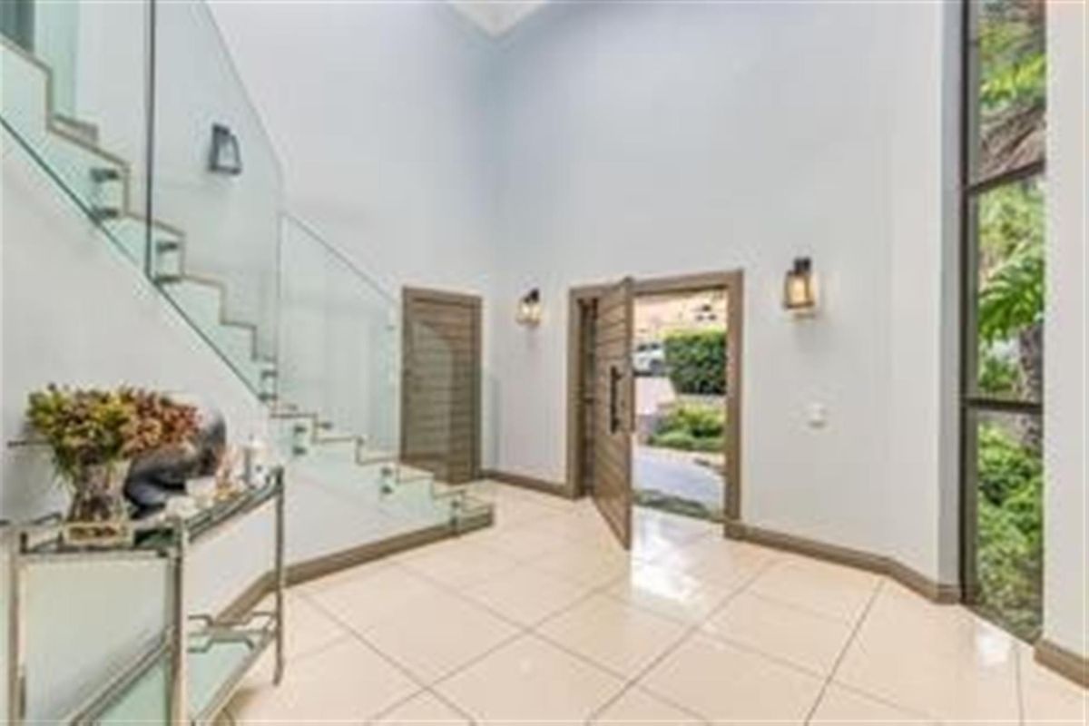 Refined Modern Living with Elegant Entertaining Spaces - Photo 3