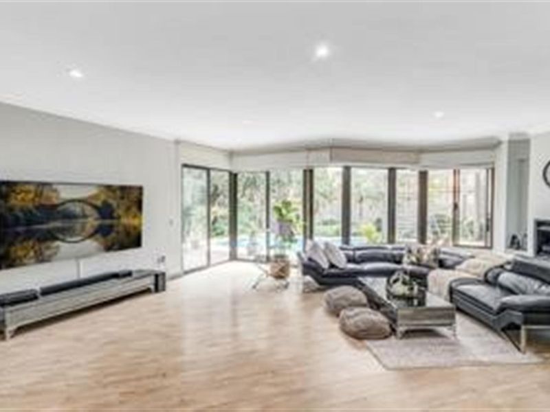 Refined Modern Living with Elegant Entertaining Spaces - Photo 8