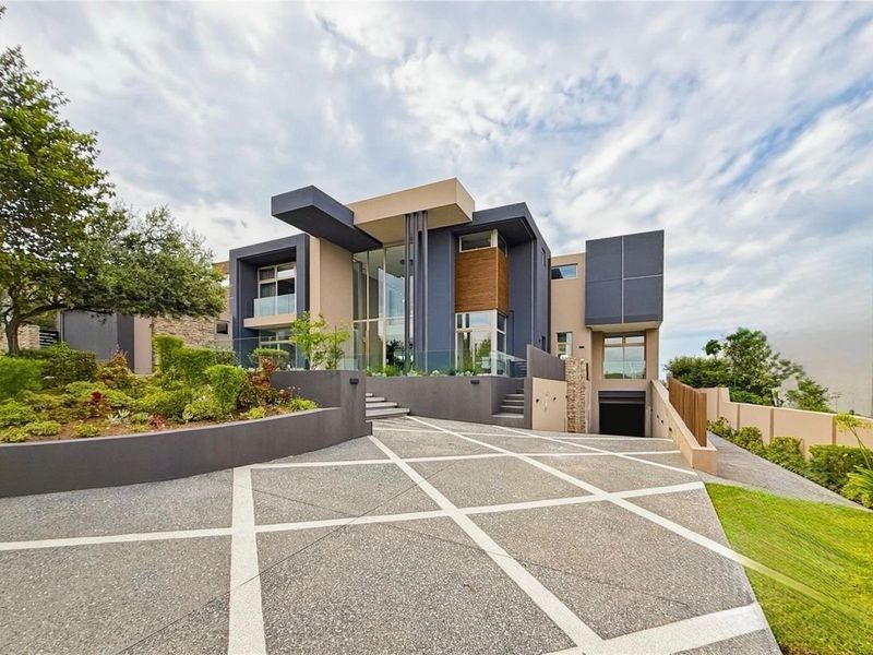 An Icon of Prestige in Steyn City with Unrivalled Fairway Vistas - Photo 2