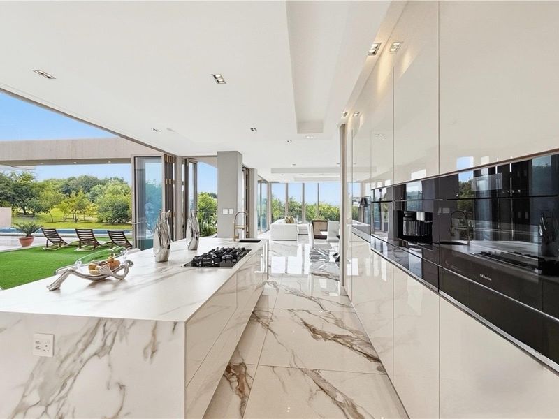 An Icon of Prestige in Steyn City with Unrivalled Fairway Vistas - Photo 10