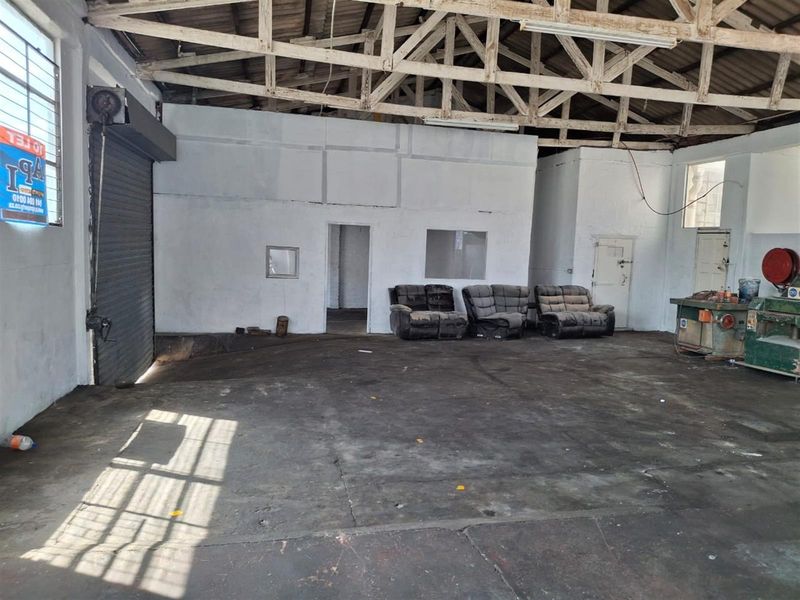 Spacious 260m2 Industrial Unit with 3 Phase Power | Excellent Access - Photo 5