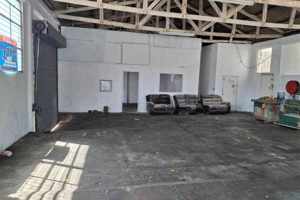 Spacious 260m2 Industrial Unit with 3 Phase Power | Excellent Access - Photo 5