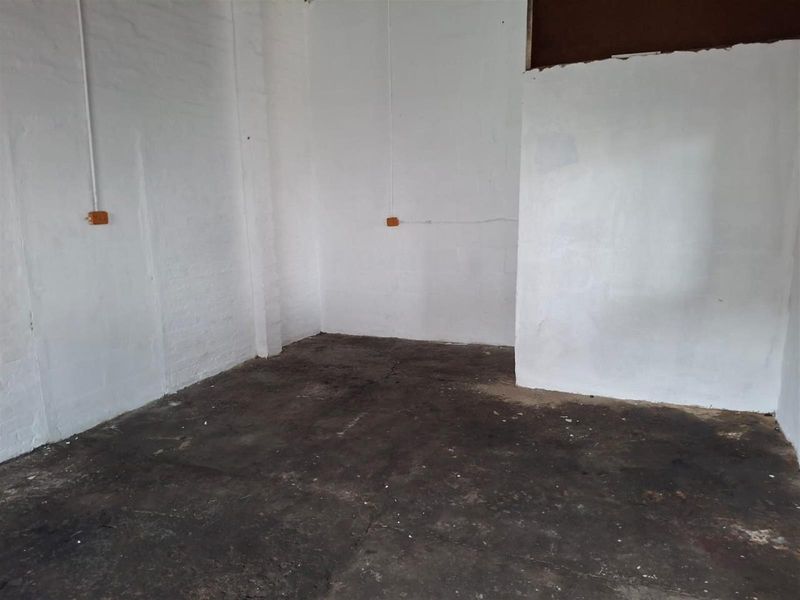 Spacious 260m2 Industrial Unit with 3 Phase Power | Excellent Access - Photo 4