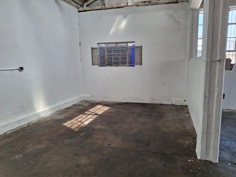 Spacious 260m2 Industrial Unit with 3 Phase Power | Excellent Access - Photo 6