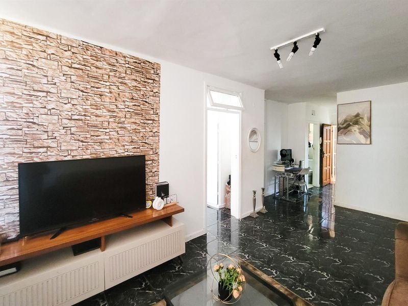 1 Bedroom unit for sale in South Beach - Photo 5