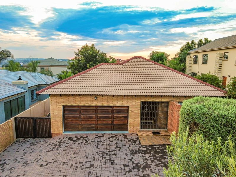 NEAT FAMILY HOME IN SECURITY ESTATE!!! - Photo 1