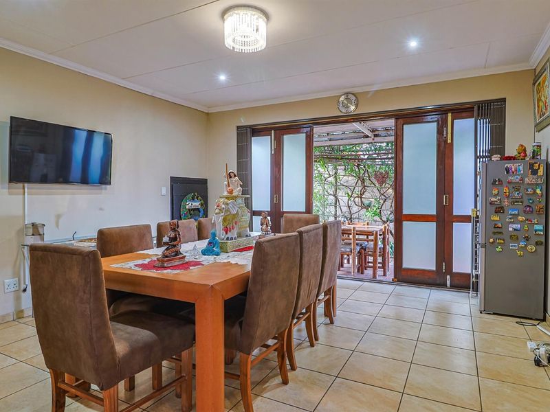 NEAT FAMILY HOME IN SECURITY ESTATE!!! - Photo 8