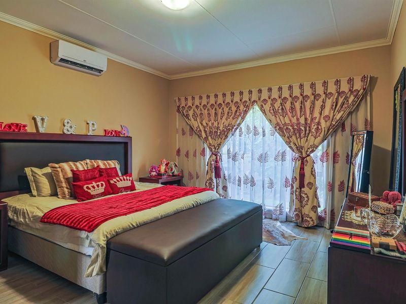 NEAT FAMILY HOME IN SECURITY ESTATE!!! - Photo 7