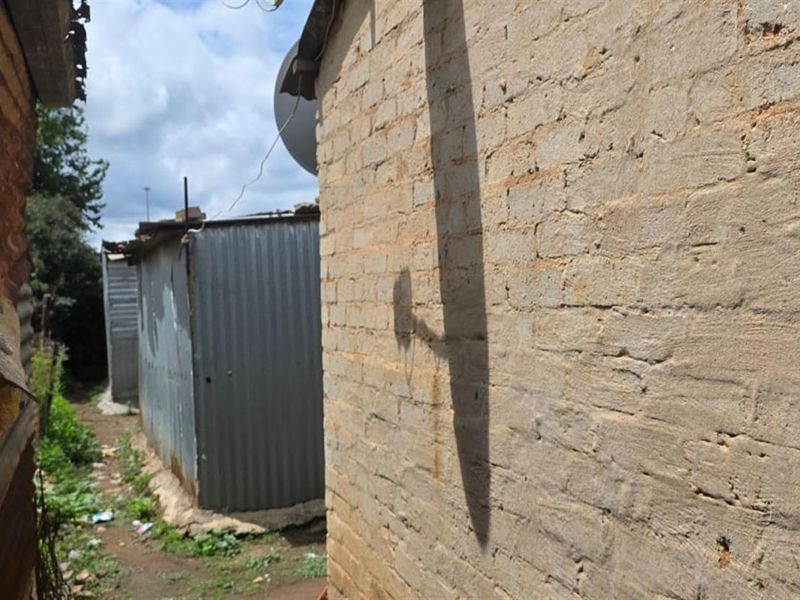 2 Bedroom House for Sale in Etwatwa - Cash Only - Photo 3