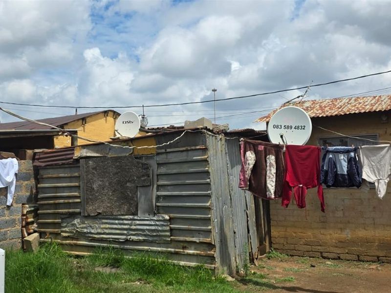 2 Bedroom House for Sale in Etwatwa - Cash Only - Photo 6