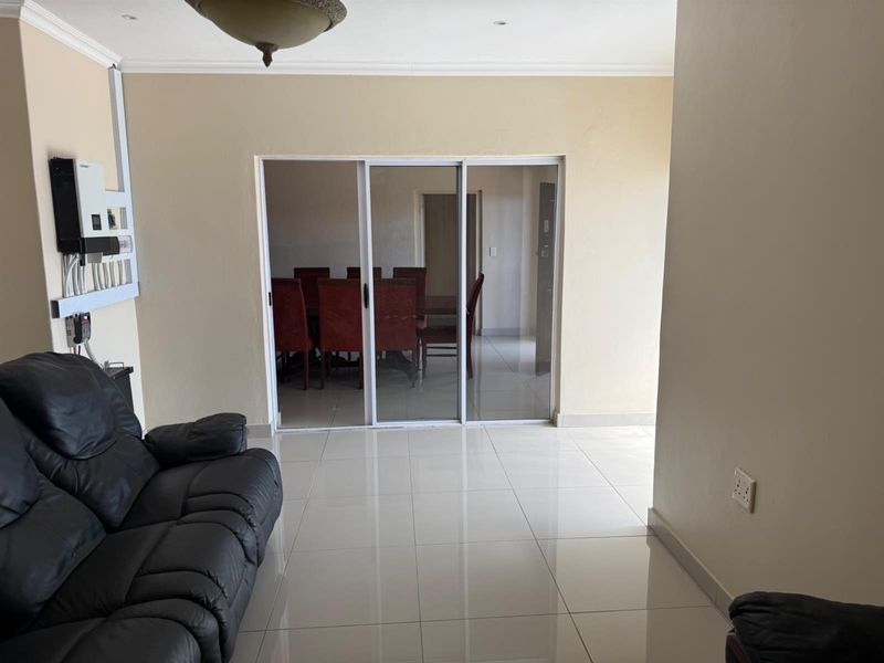 Coastal Family Home - Photo 10