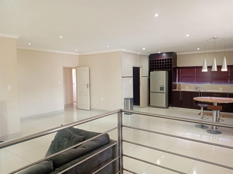 Coastal Family Home - Photo 8