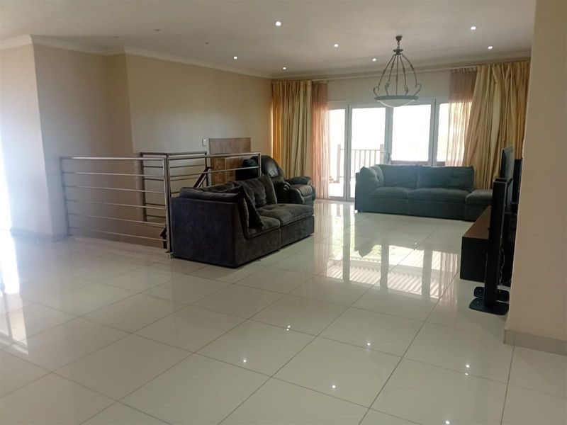 Coastal Family Home - Photo 5