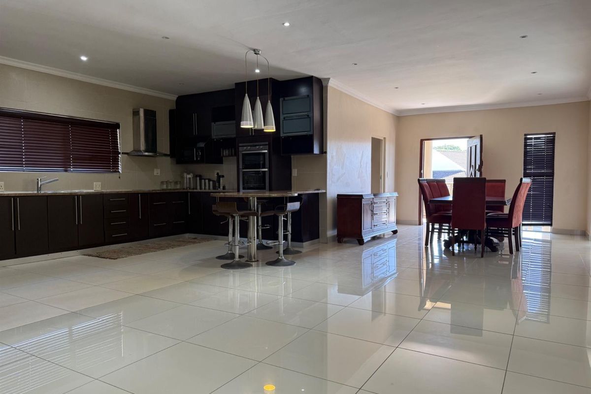 Coastal Family Home - Photo 2