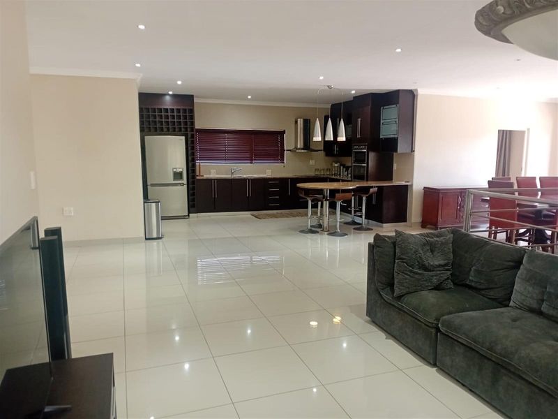 Coastal Family Home - Photo 4