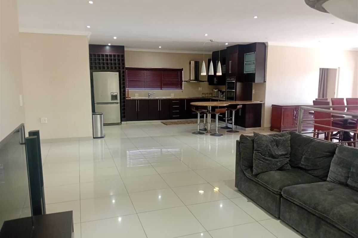 Coastal Family Home - Photo 4