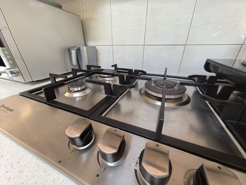 The Ultimate "Lock-Up-and-Go" Full Title Sanctuary: Secure and Sustainable - Photo 7