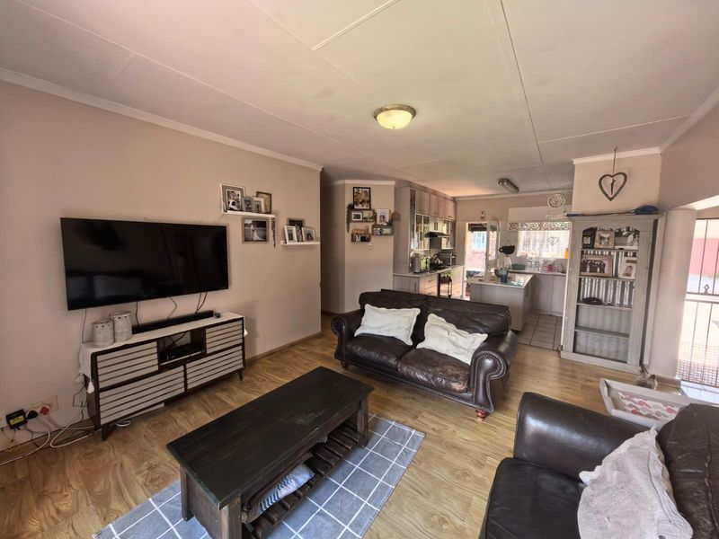 The Ultimate "Lock-Up-and-Go" Full Title Sanctuary: Secure and Sustainable - Photo 2