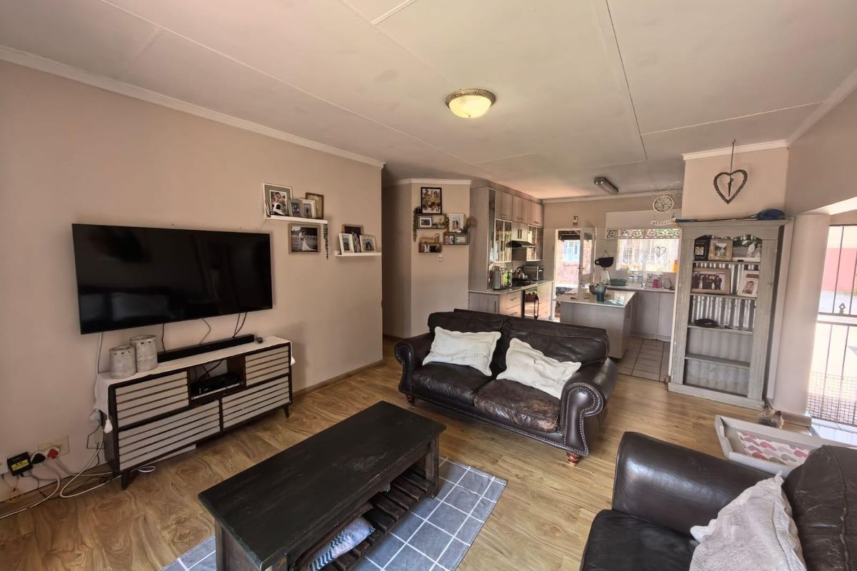 The Ultimate "Lock-Up-and-Go" Full Title Sanctuary: Secure and Sustainable - Photo 2