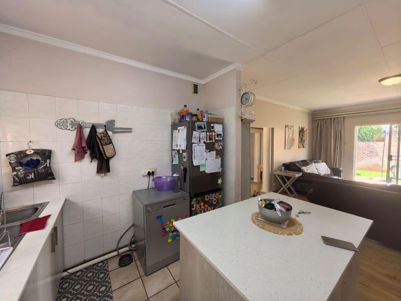 The Ultimate "Lock-Up-and-Go" Full Title Sanctuary: Secure and Sustainable - Photo 5