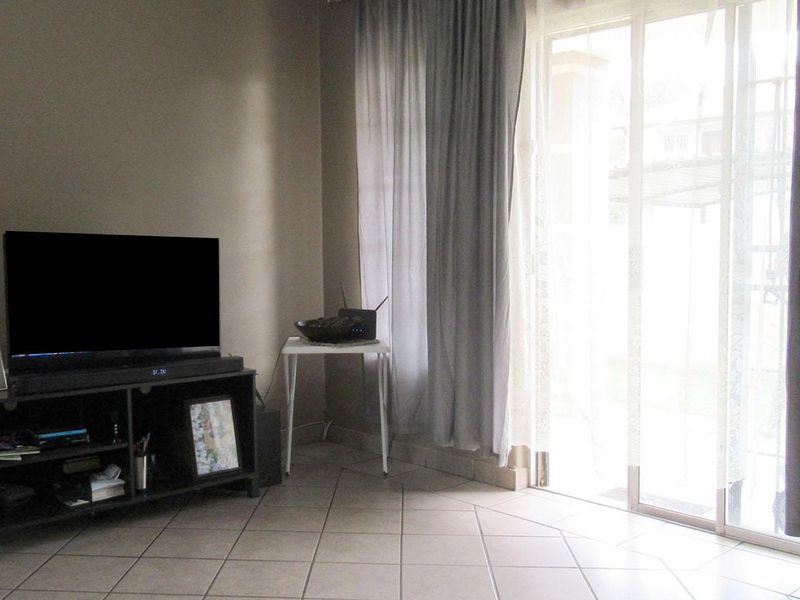 Elegant Simplicity in Selcourt Springs - Photo 7