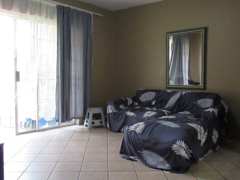 Elegant Simplicity in Selcourt Springs - Photo 6