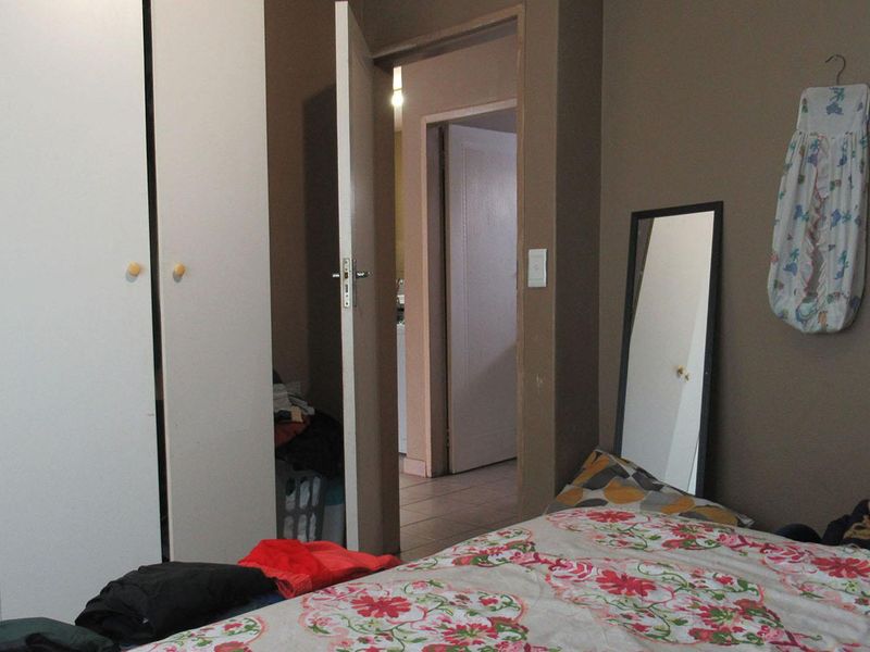 Elegant Simplicity in Selcourt Springs - Photo 9