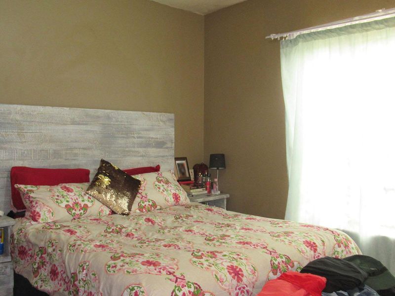 Elegant Simplicity in Selcourt Springs - Photo 8