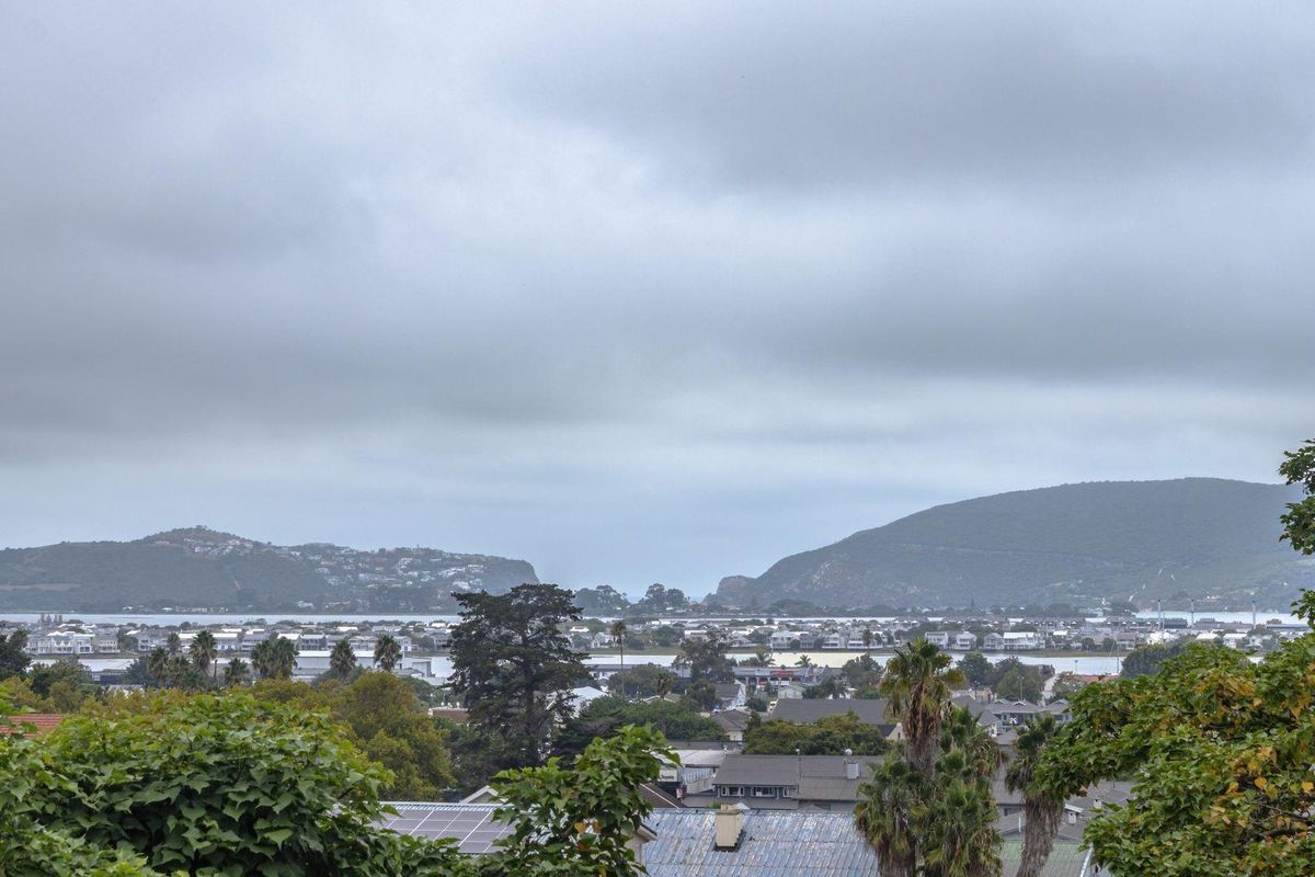 House For Sale in Upper Knysna Central - Photo 2