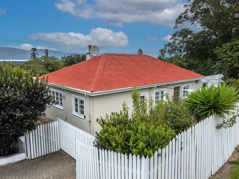 House For Sale in Upper Knysna Central - Photo 4