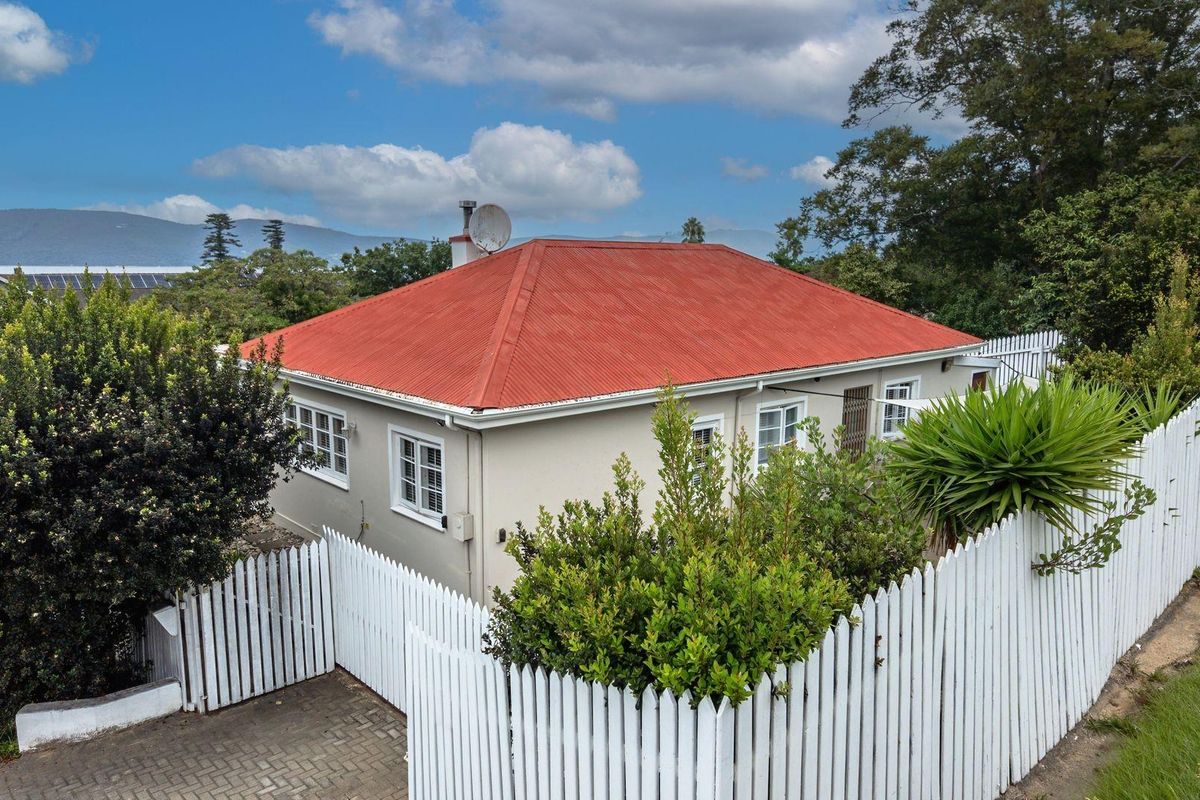 House For Sale in Upper Knysna Central - Photo 4