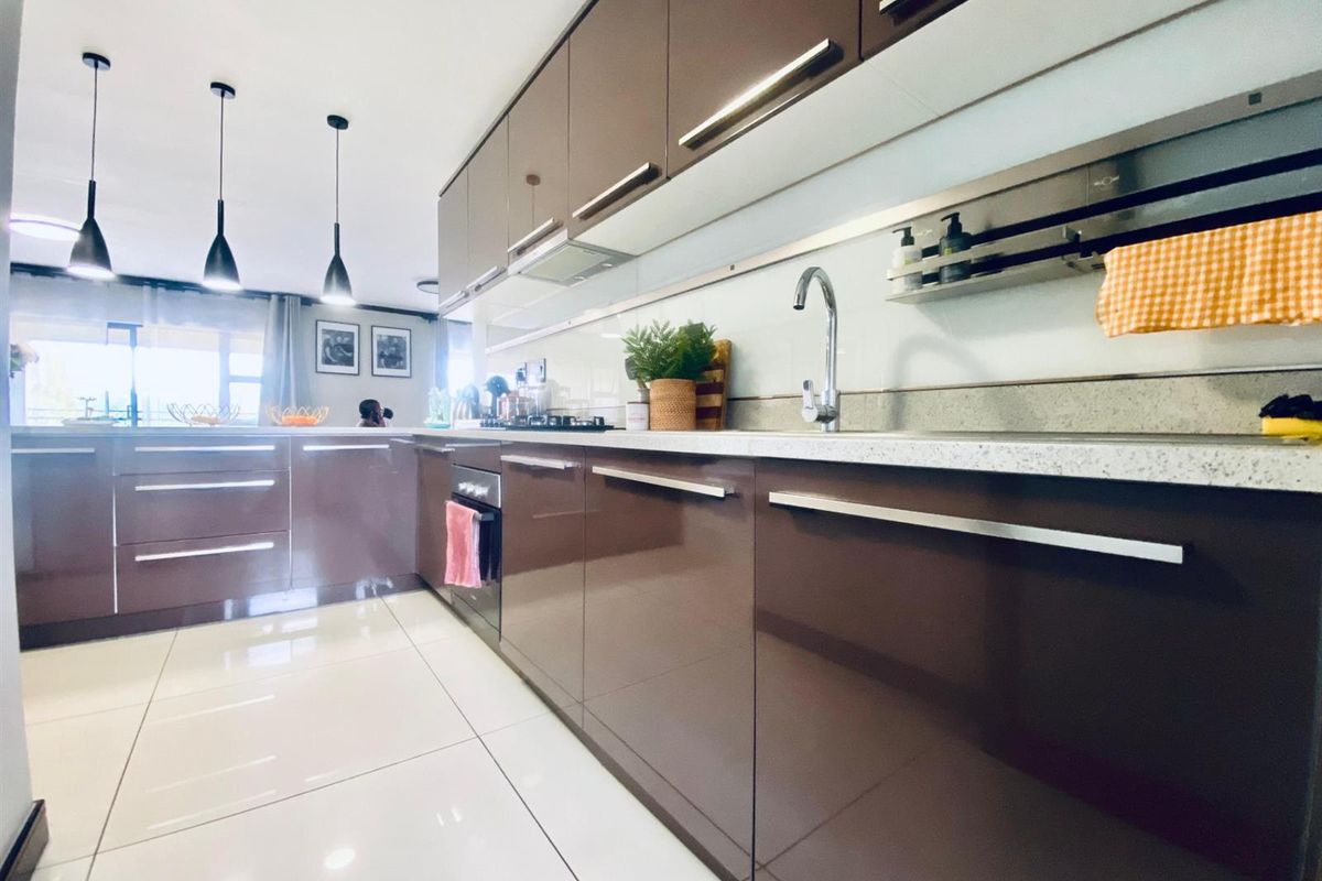 Modern 3-Bedroom 2 bathroom 2 car park  Apartment for Rent Carlswald, Midrand - Photo 5