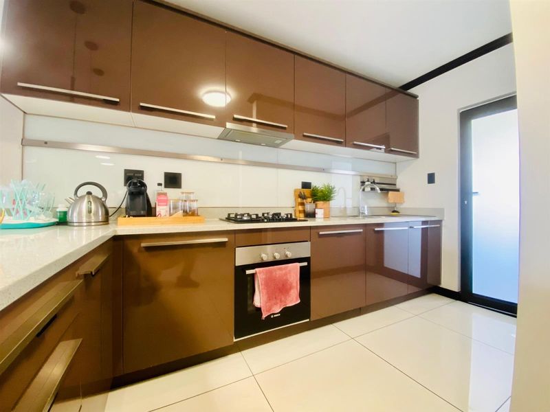 Modern 3-Bedroom 2 bathroom 2 car park  Apartment for Rent Carlswald, Midrand - Photo 9