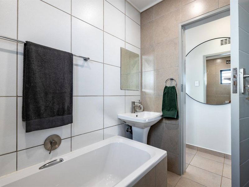 Comfortable 3-Bedroom Home to Rent in 24-Hour Security Leopards Rest Estate - Photo 10