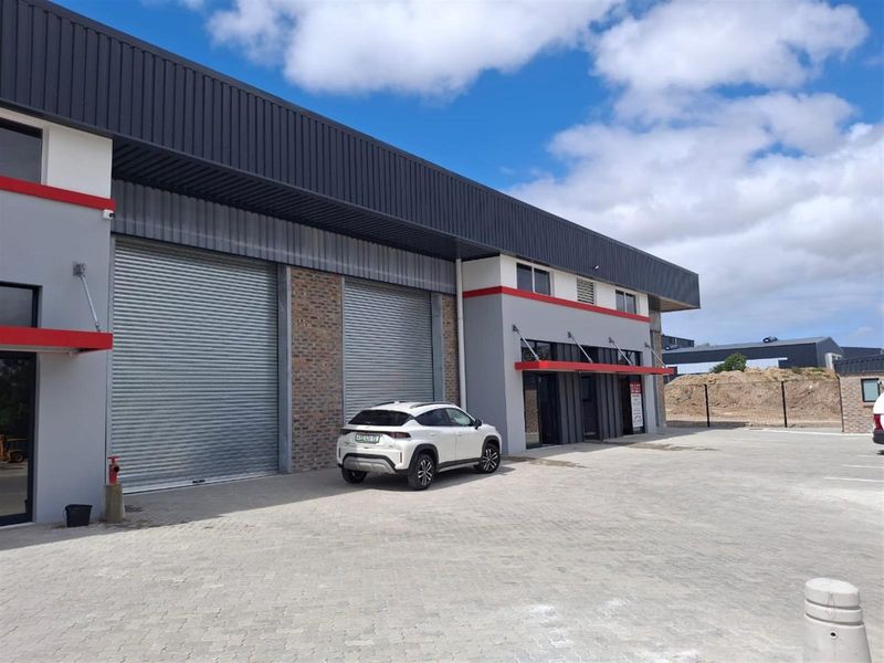 Modern 340m2 Warehouse Facility to Lease in Fairview | Prime Industrial Node - Photo 2