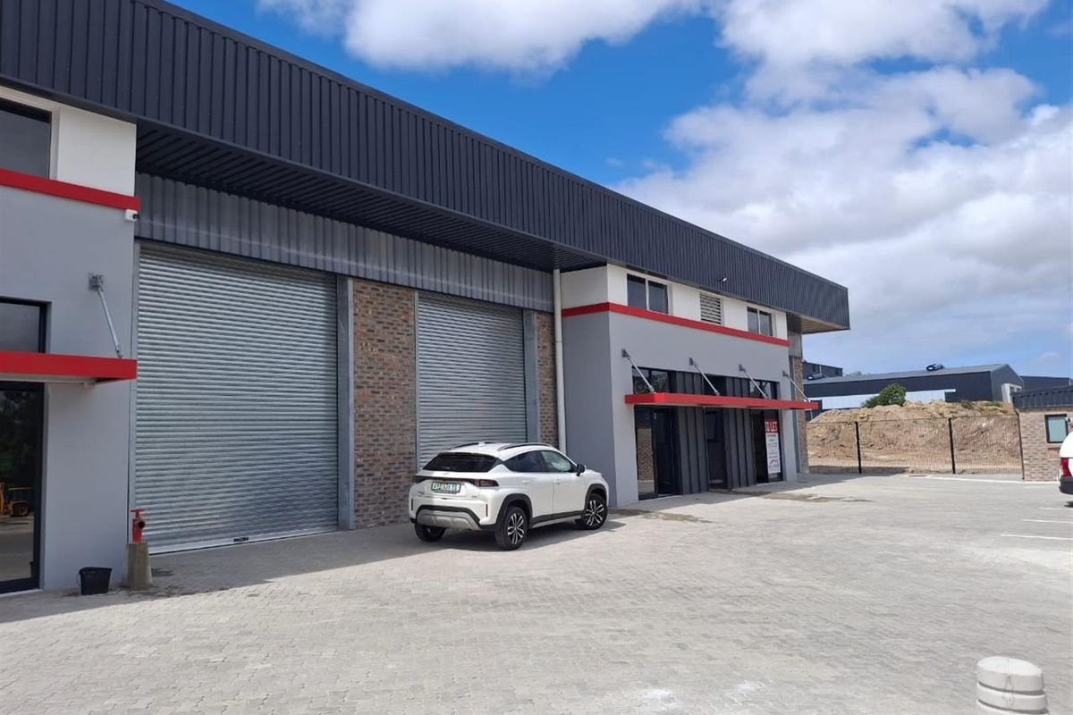 Modern 340m2 Warehouse Facility to Lease in Fairview | Prime Industrial Node - Photo 2