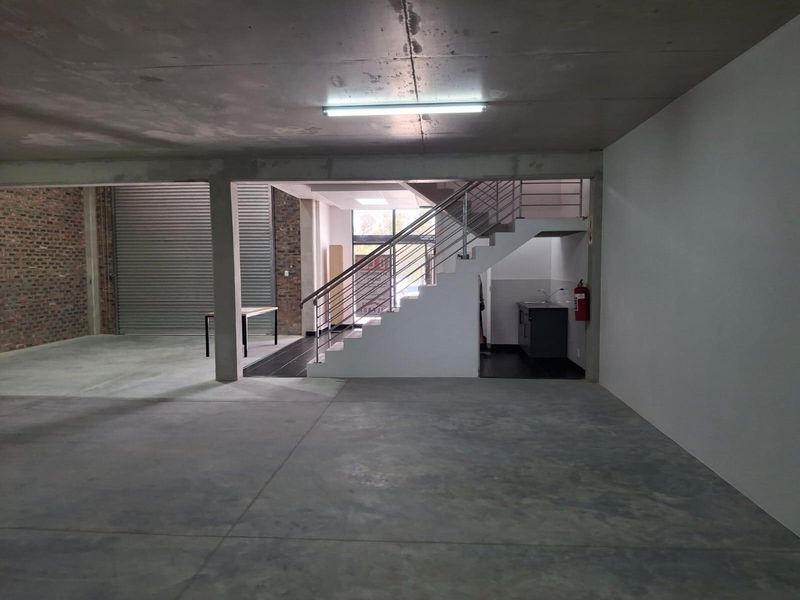 Modern 340m2 Warehouse Facility to Lease in Fairview | Prime Industrial Node - Photo 9