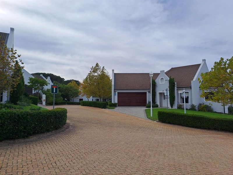 House For Sale in Zevenwacht Retirement Village, Kuils River - Photo 2