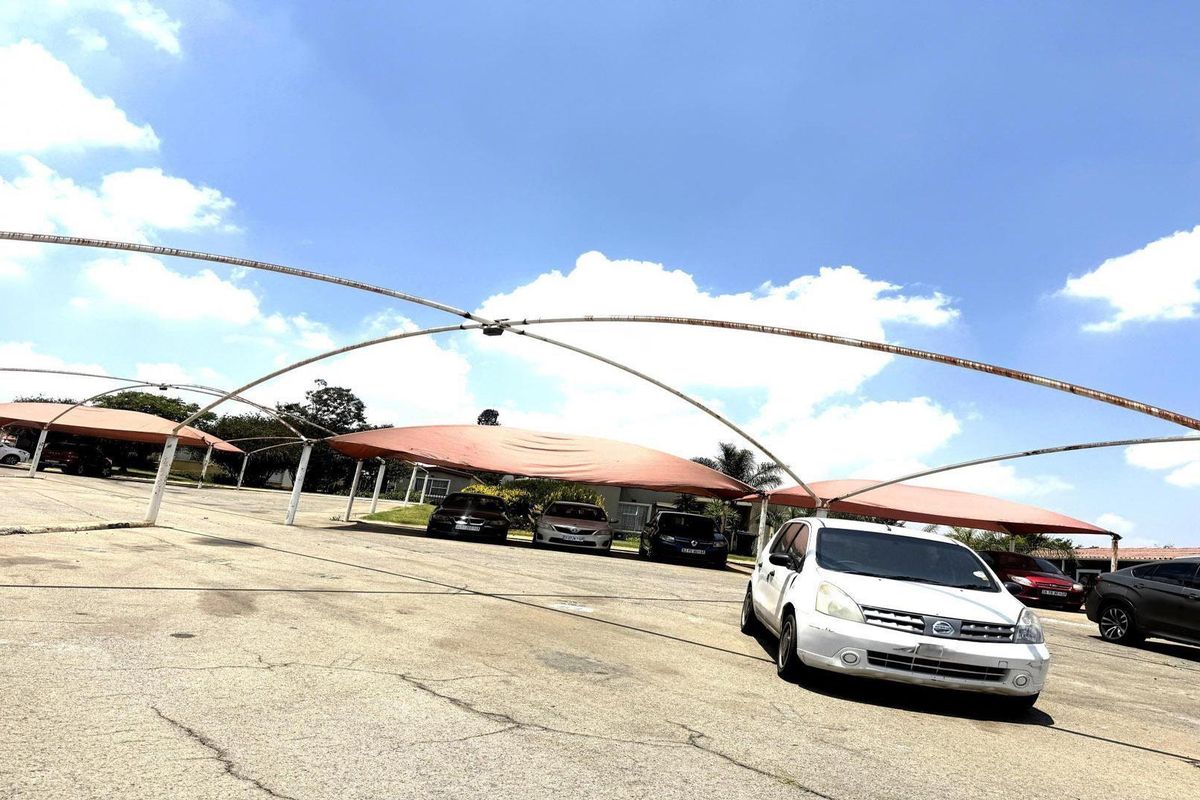 Townhouse For Sale in Ridgeway, Johannesburg - Photo 2