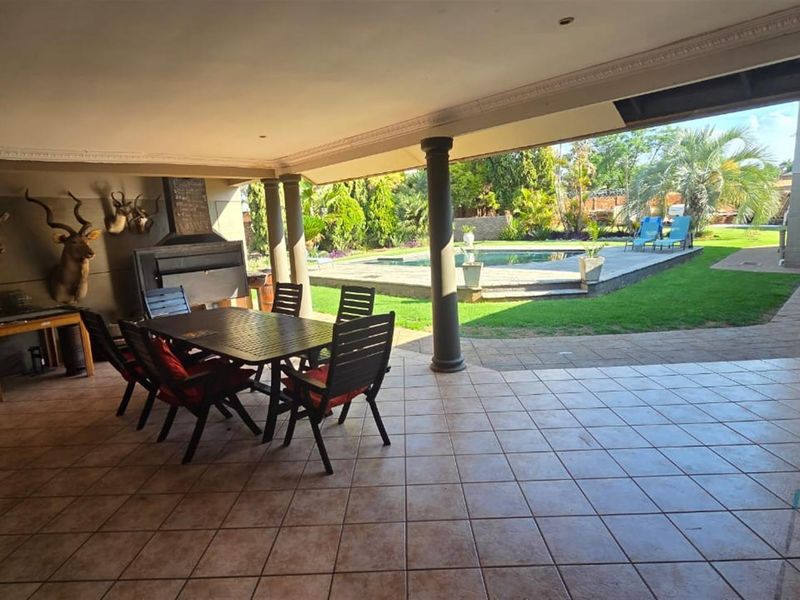 FOR SALE:  5-BEDROOM FAMILY HOME WITH 2 INCOME-GENERATING FLATS, SOLAR, AND BOREHOLE - Photo 8