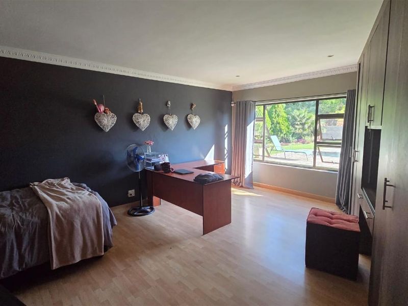 FOR SALE:  5-BEDROOM FAMILY HOME WITH 2 INCOME-GENERATING FLATS, SOLAR, AND BOREHOLE - Photo 3