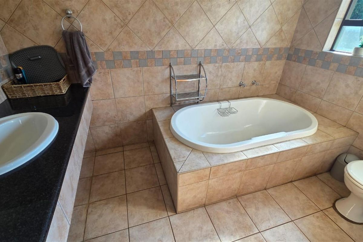 FOR SALE:  5-BEDROOM FAMILY HOME WITH 2 INCOME-GENERATING FLATS, SOLAR, AND BOREHOLE - Photo 5