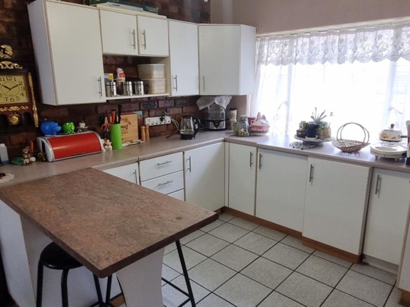 Move-In Ready Family Home with Solar, Braai Room and Double Garage in Crystal Park - Photo 6