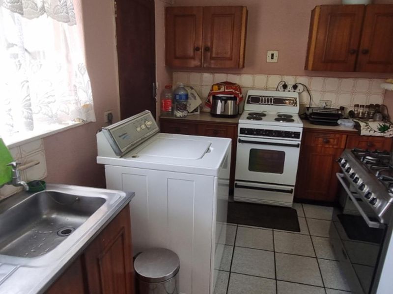 Move-In Ready Family Home with Solar, Braai Room and Double Garage in Crystal Park - Photo 7